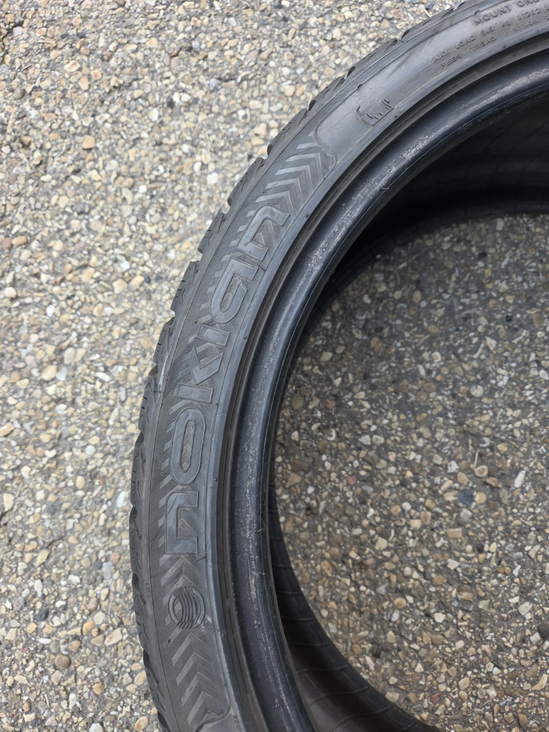 Nokian Hakkapeliitta Winter Tires - 235/35R19 - photo 3