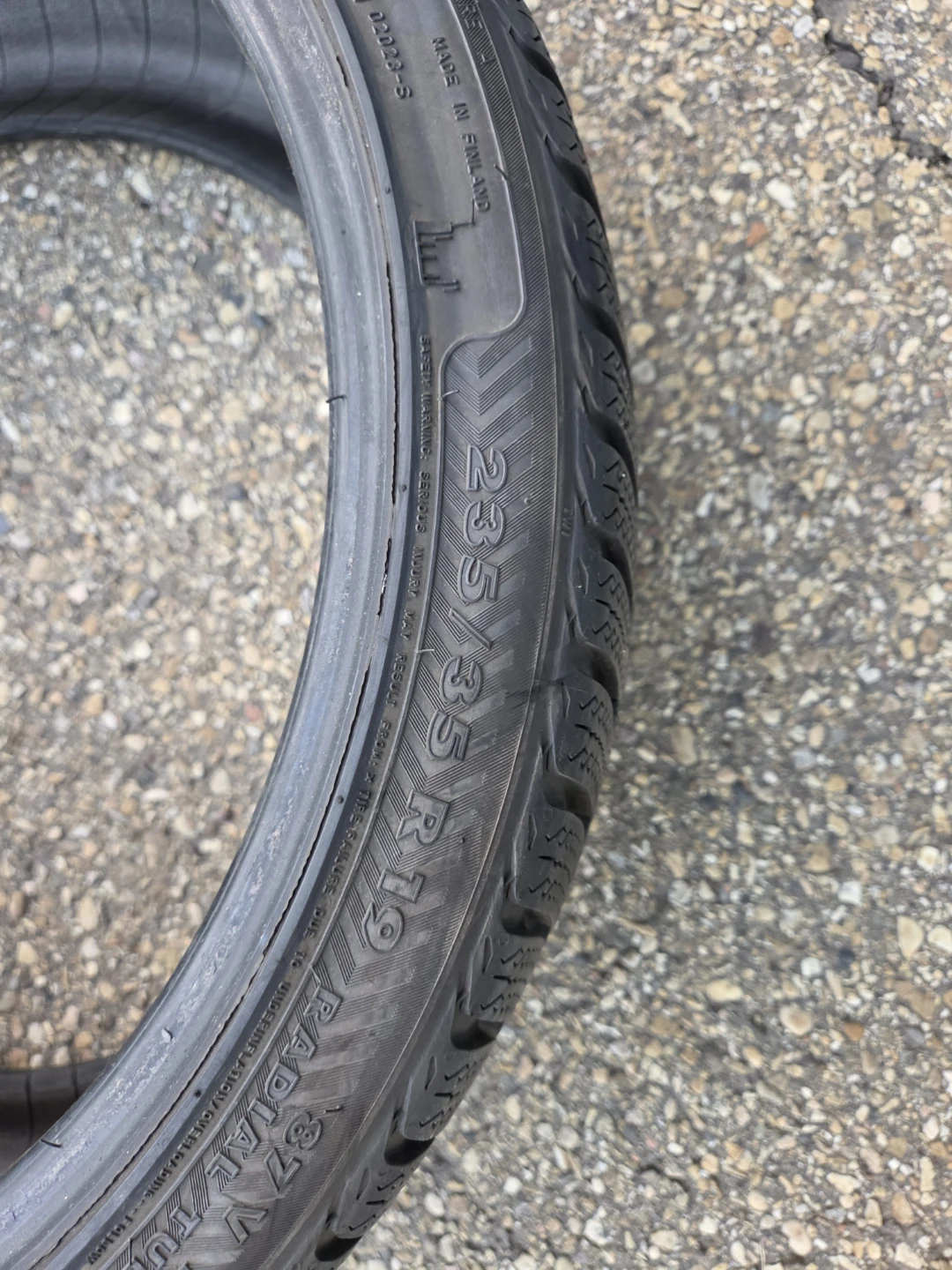 Nokian Hakkapeliitta Winter Tires - 235/35R19 - photo 5