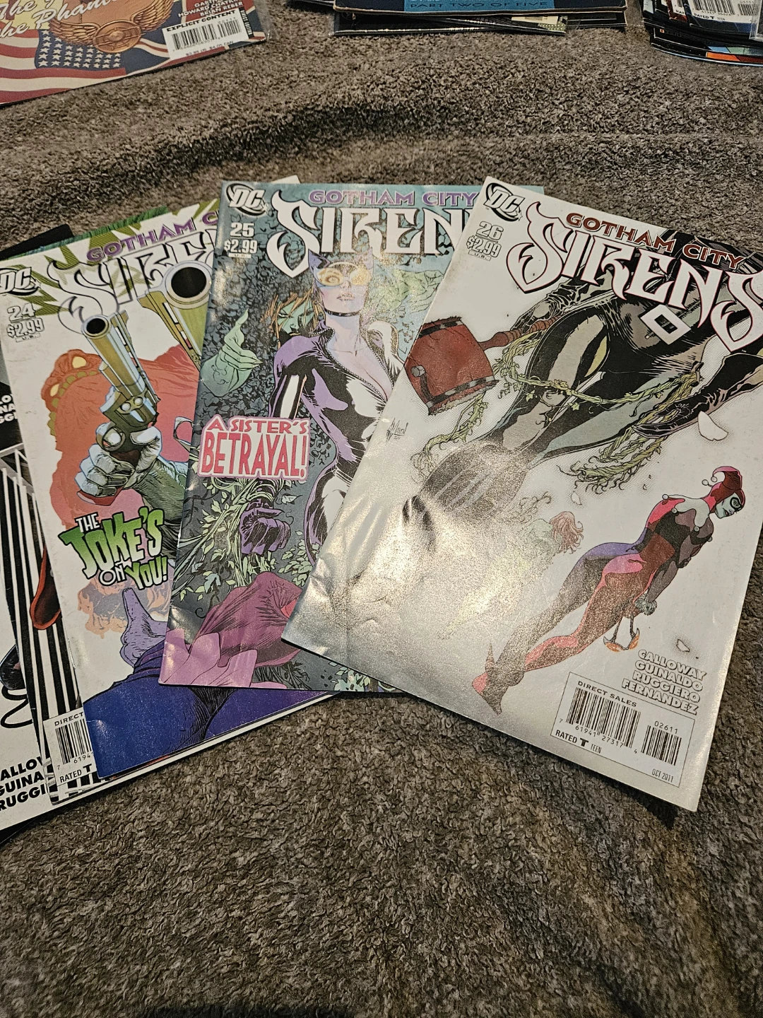 Gotham City Sirens Comic Book Lot - photo 2