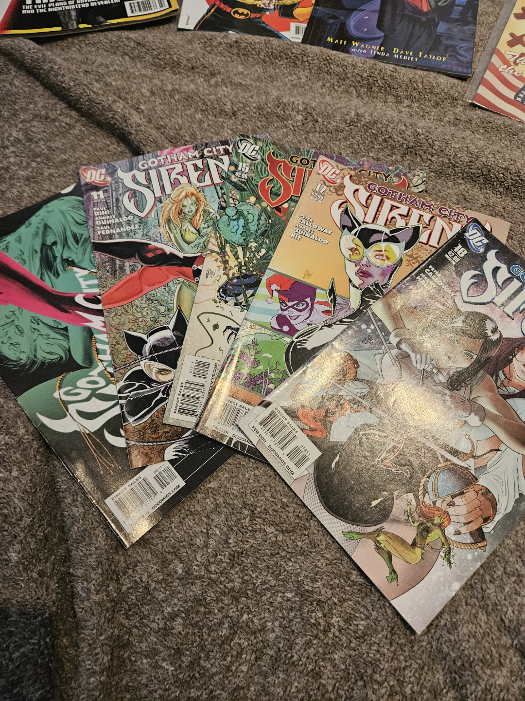 Gotham City Sirens Comic Book Lot - photo 4