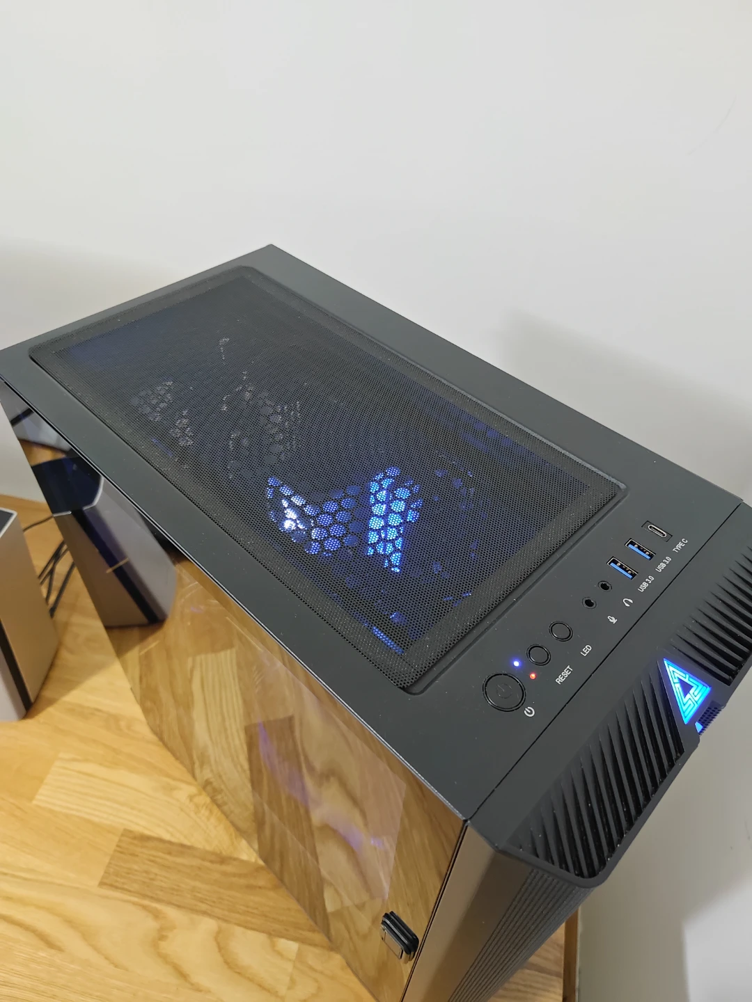 Gaming PC Computer with RTX 4060 TI + I7-13700F + 32 GB DDR5 - photo 2