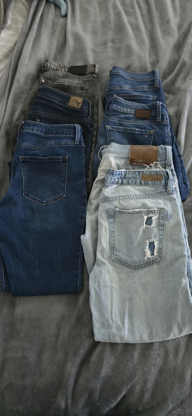 Bundle of 7 Women's Jeans
