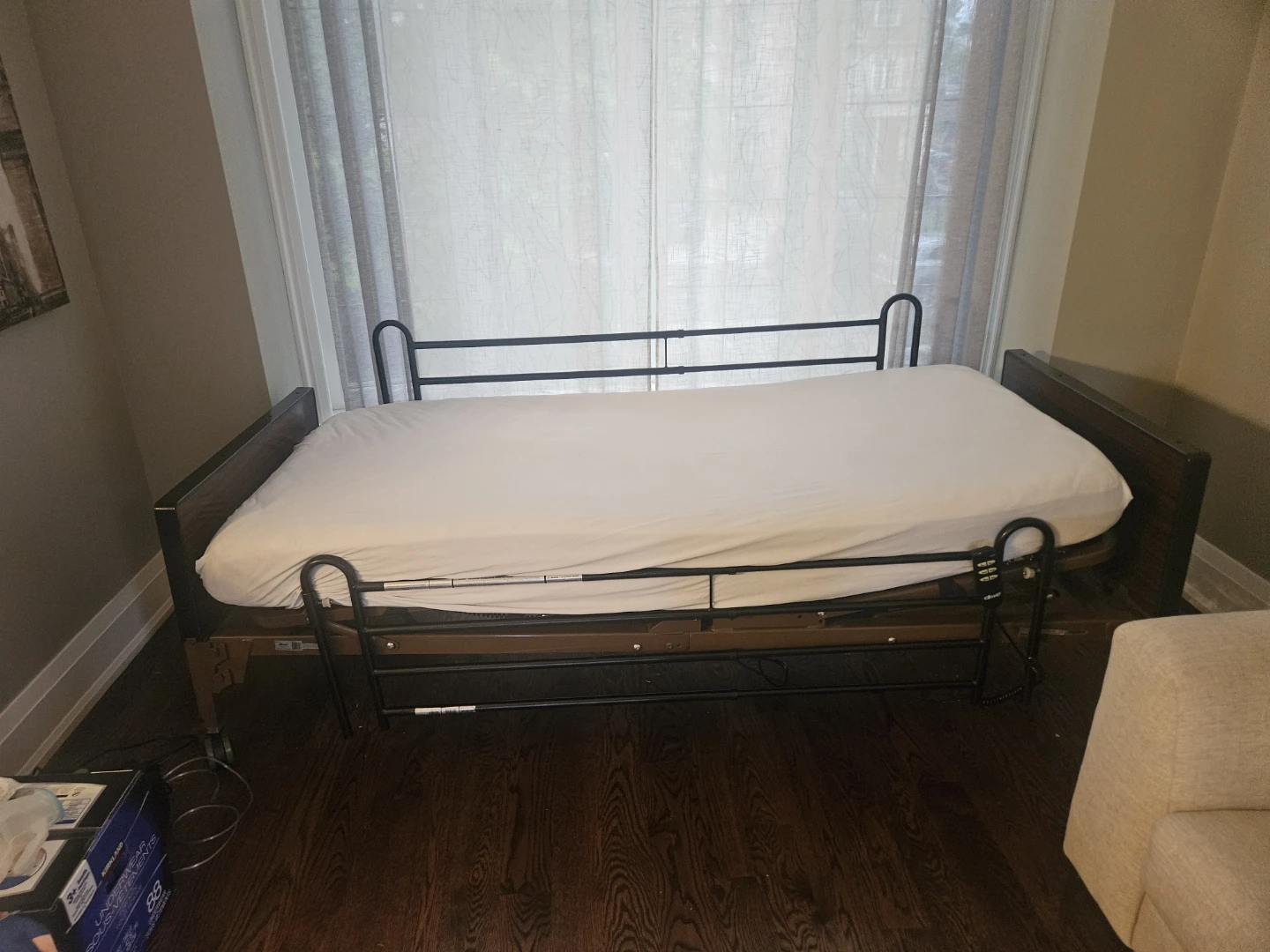 BHC Electric Hospital Bed +  Drive Gravity 7 Mattress