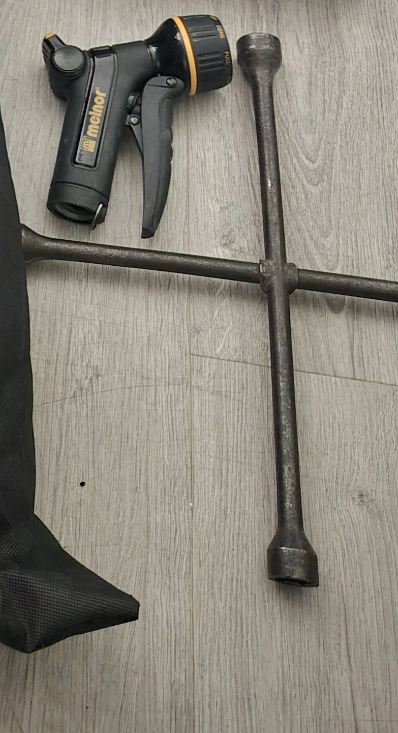 Melnor Watering Wand and Lug Wrench - photo 2