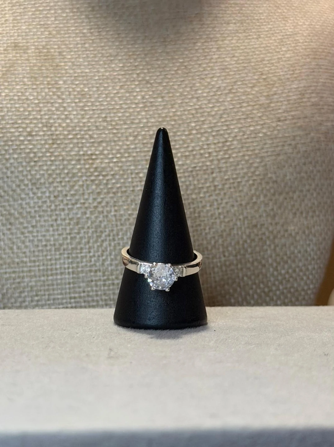 Plata ley S925 Silver Tone Ring with Clear Stones - photo 5