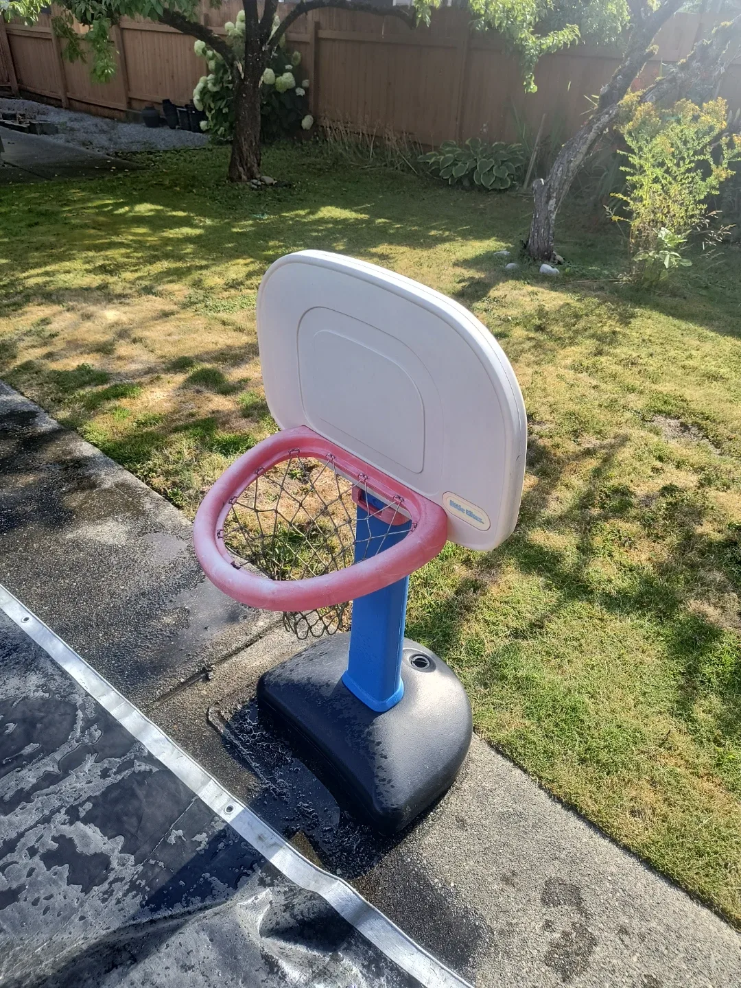 Little Tikes Adjustable Basketball Hoop