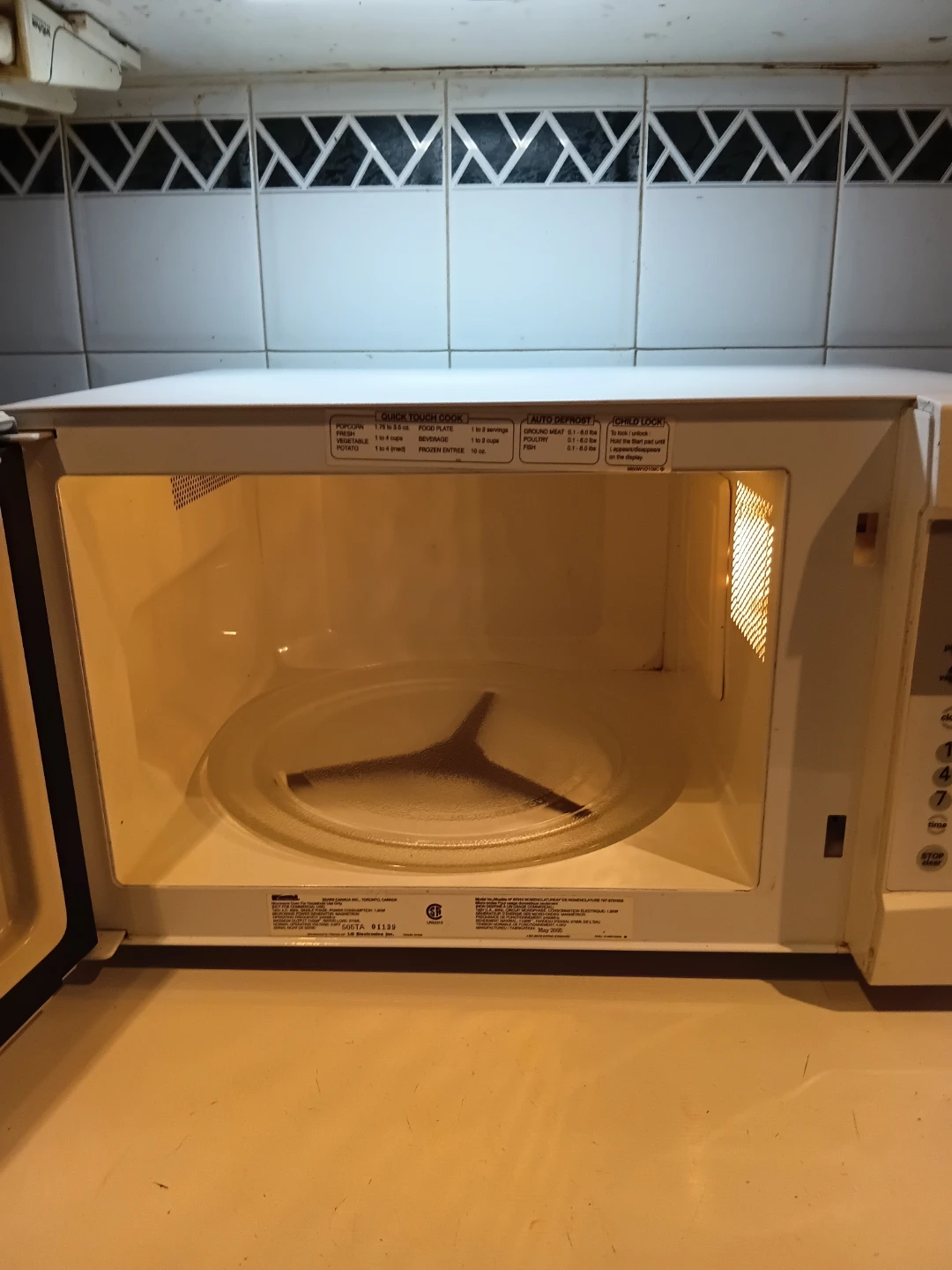Kenmore White Microwave READ DESCRIPTION ON SIZE - photo 2