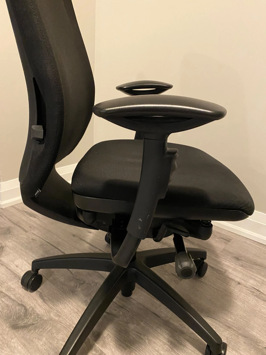 Black Ergonomic Office Chair - photo 2