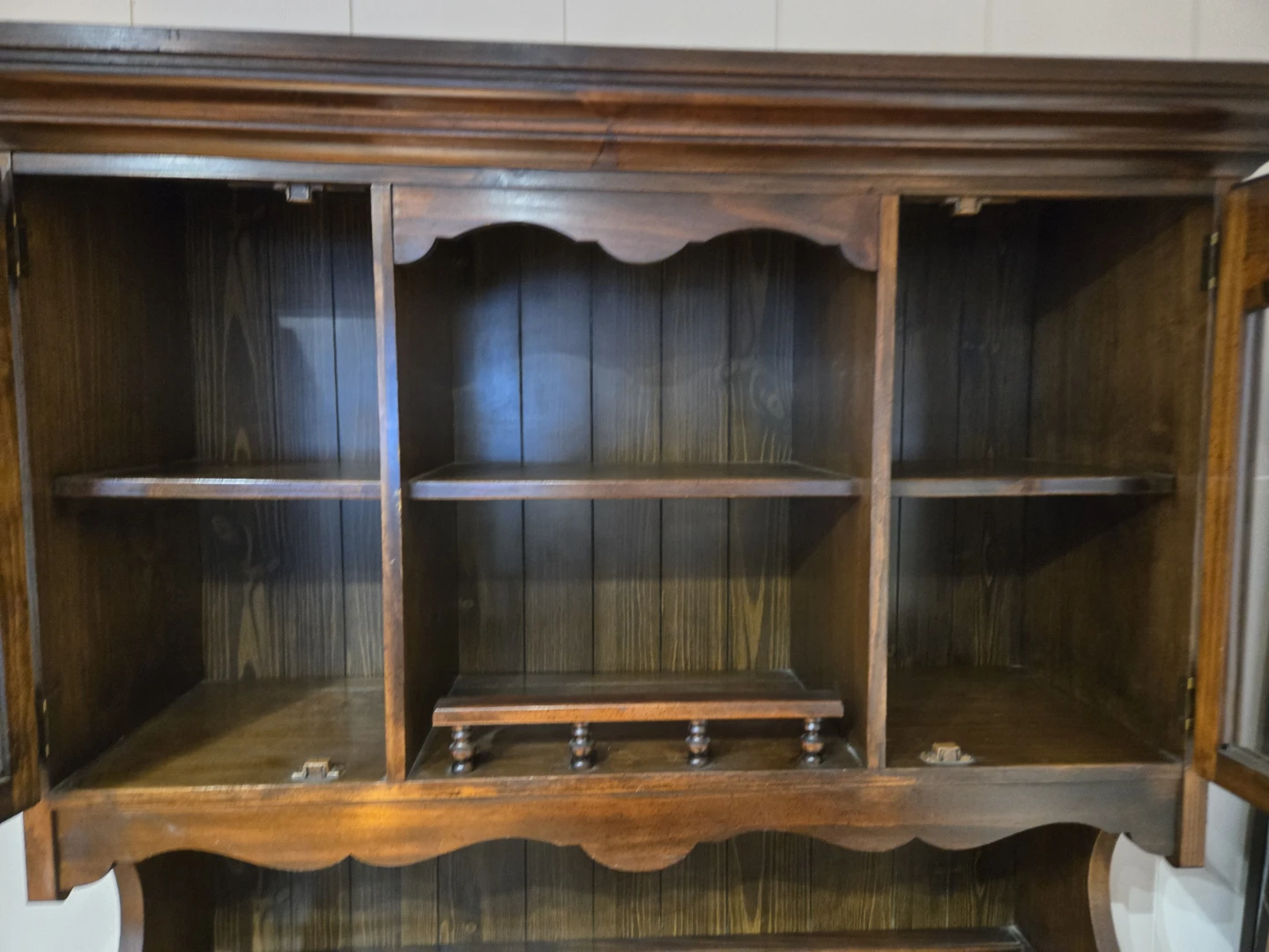 Vintage China Cabinet with Wet Bar - photo 4