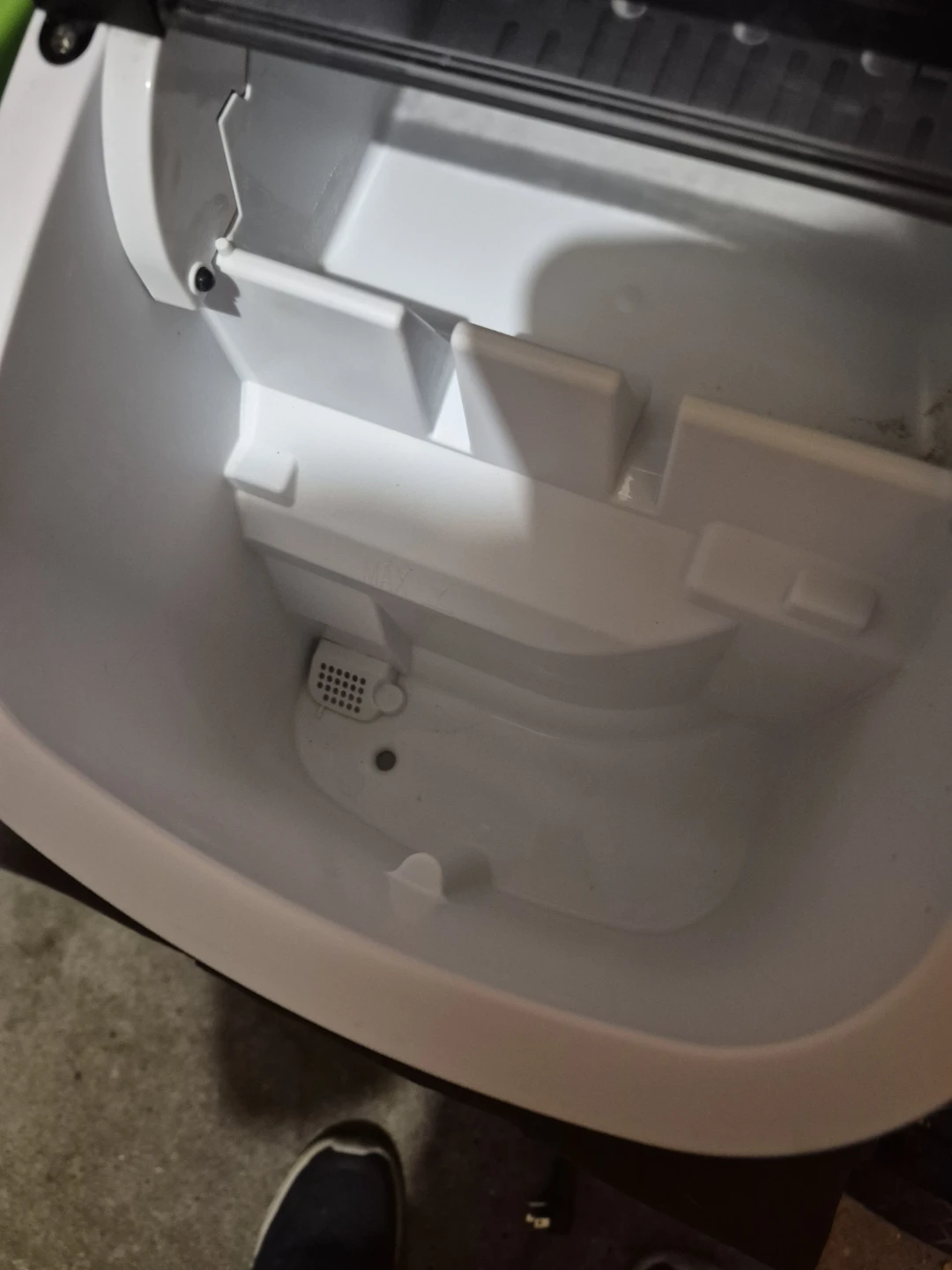 Frigidaire Portable Ice Maker - photo 2