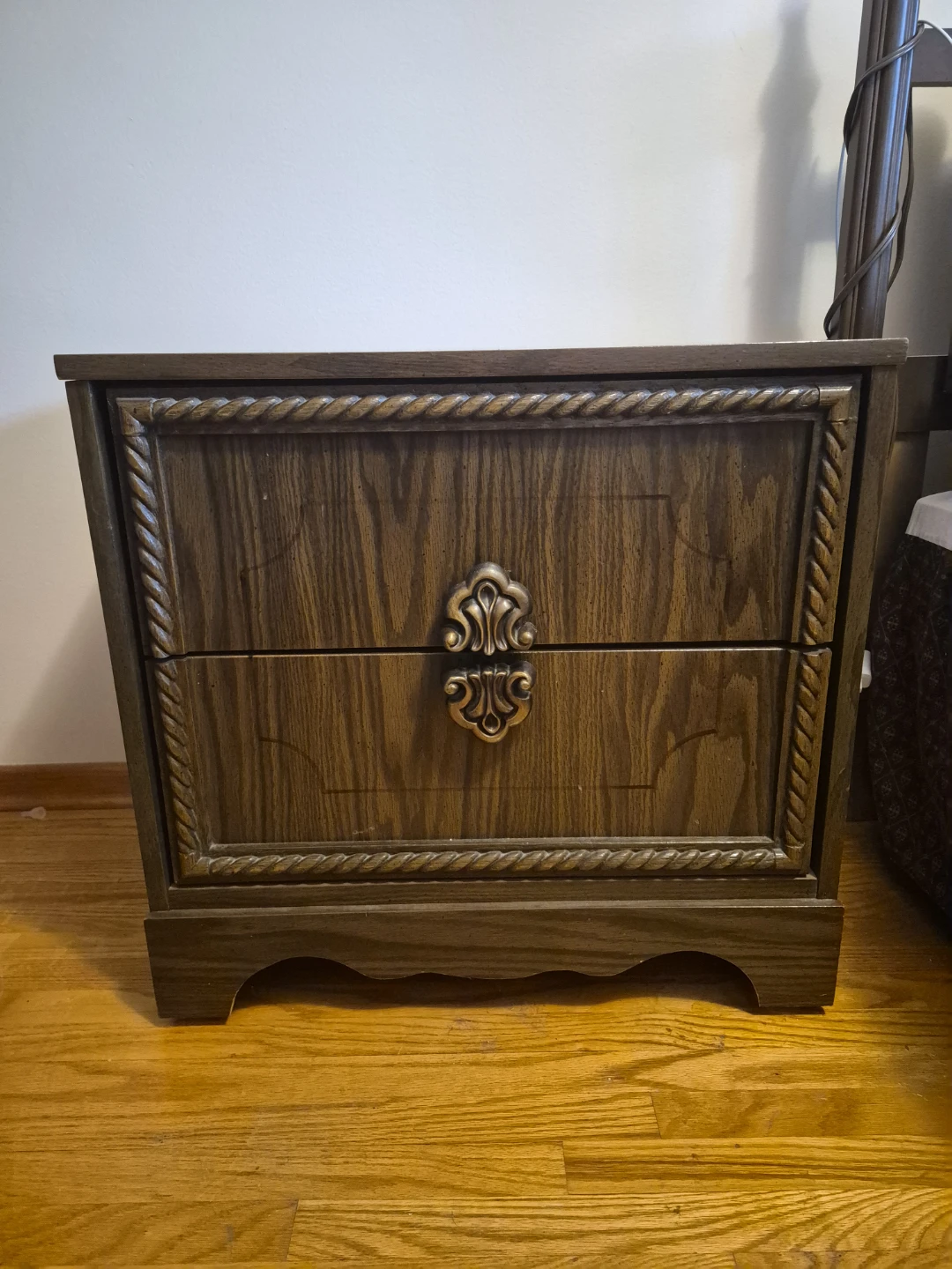 Vintage 2-Drawer Nightstand