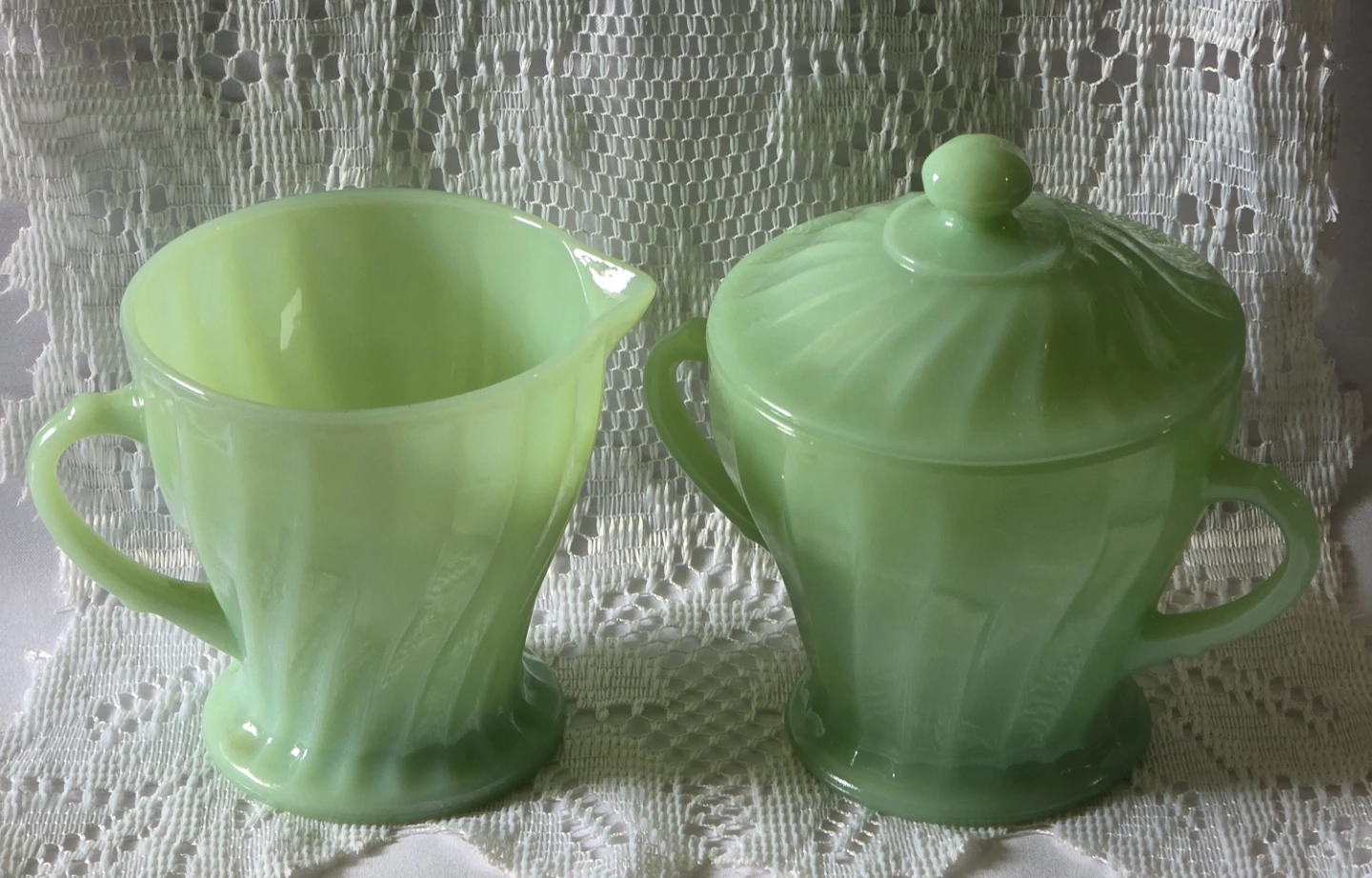 22 pieces Jadeite Fireking Dishes - photo 2