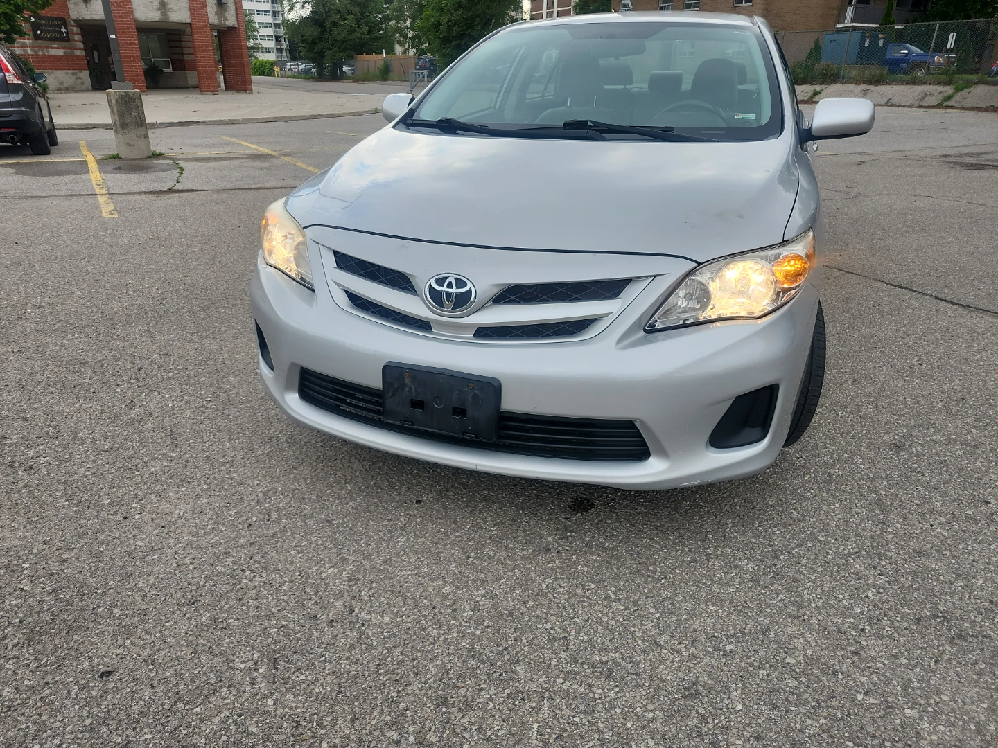 Silver Toyota Corolla certified CLEAN CARFAX ONE OWNER - photo 2