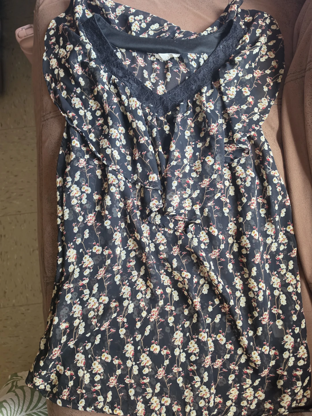 Aimee & Ia Crew Neck Floral Top - photo 2