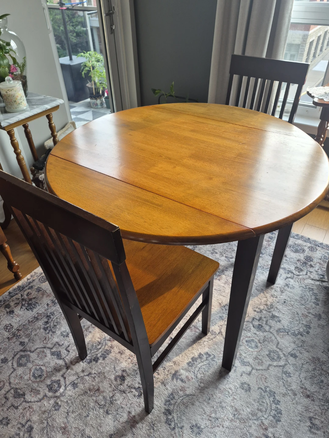 Table & chairs