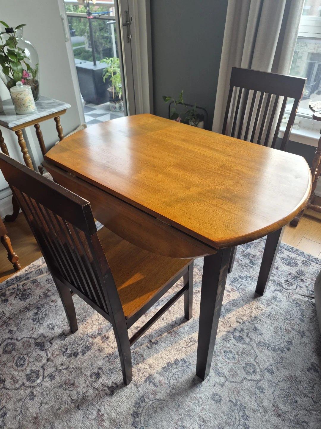 Table & chairs - photo 2
