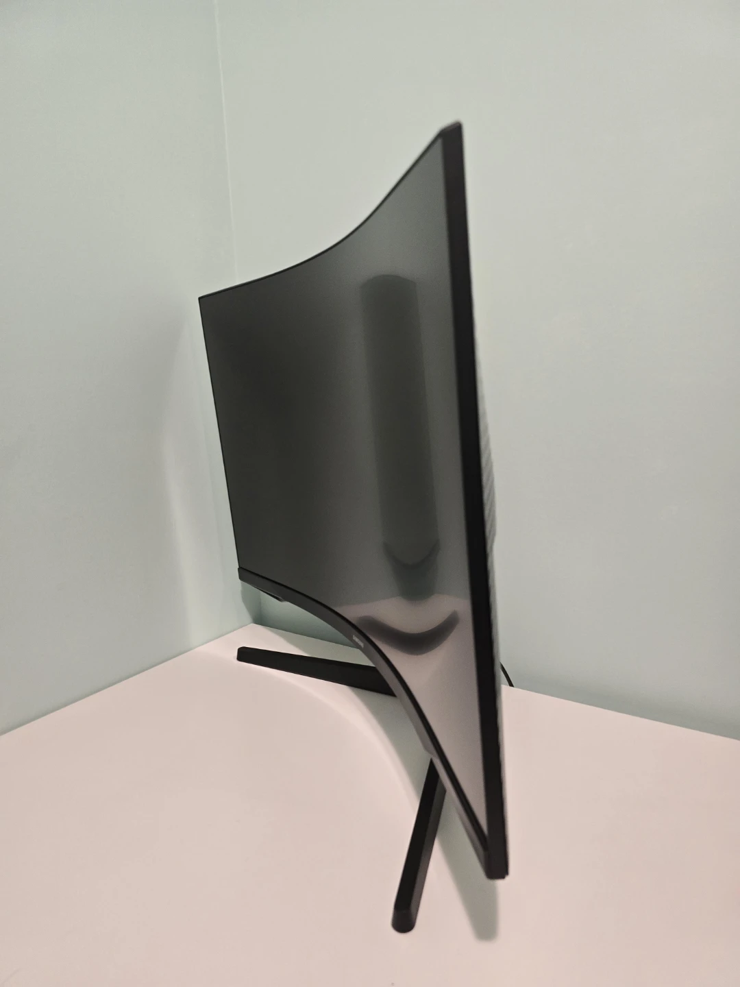 Samsung Odyssey G5 32" curved VA panel - Perfect Condition