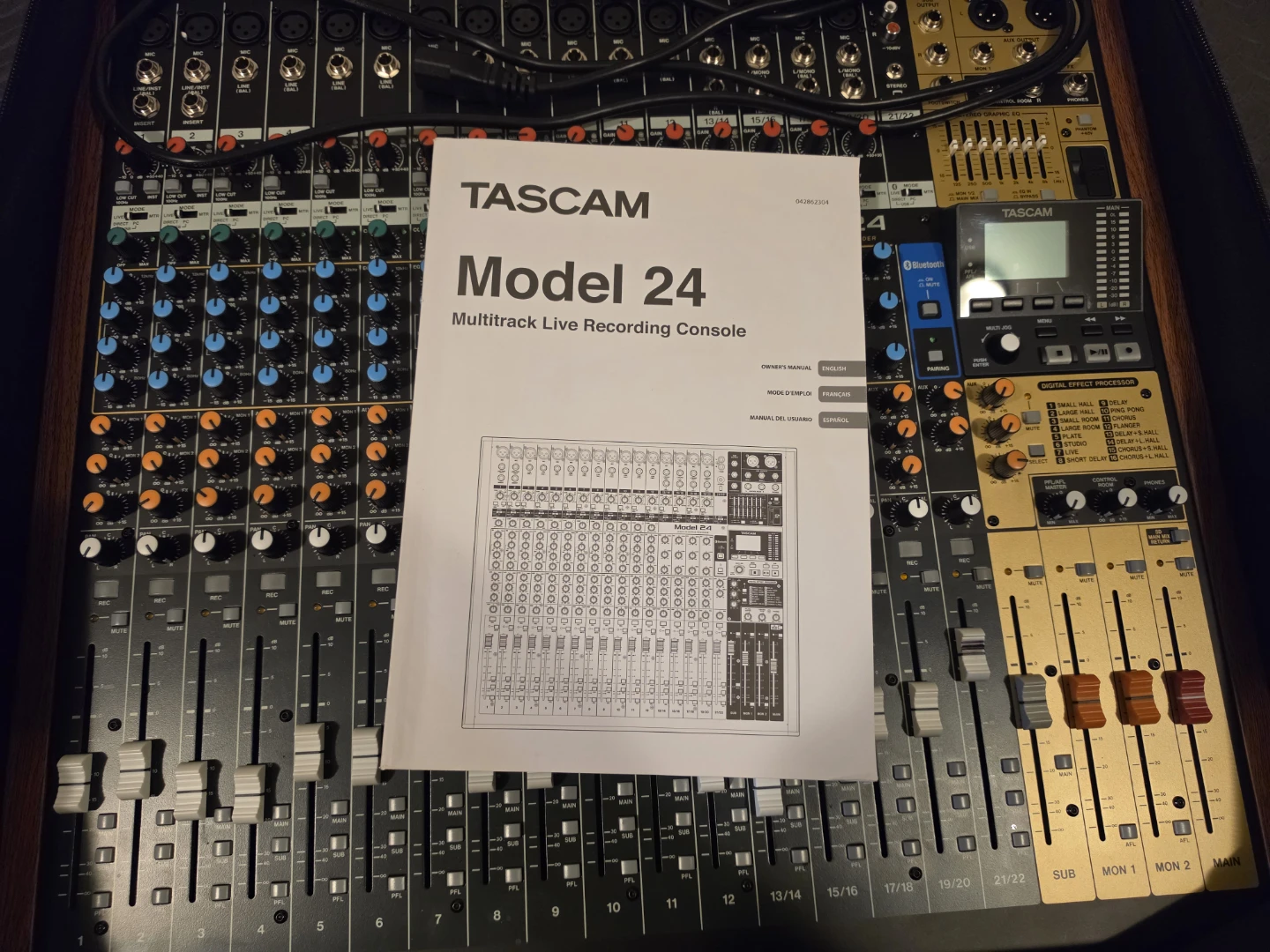 Mixer Tascam Model 24 Multitrack Live Recording Console