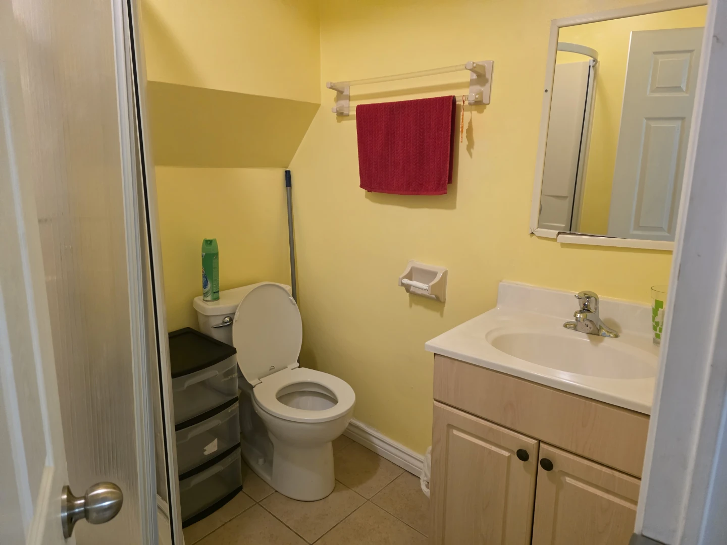 Furnisht Bachelor apt for rent - photo 4
