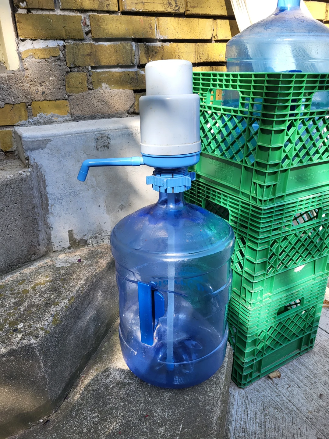 Water Bottle Pump Dispenser with bottle!
