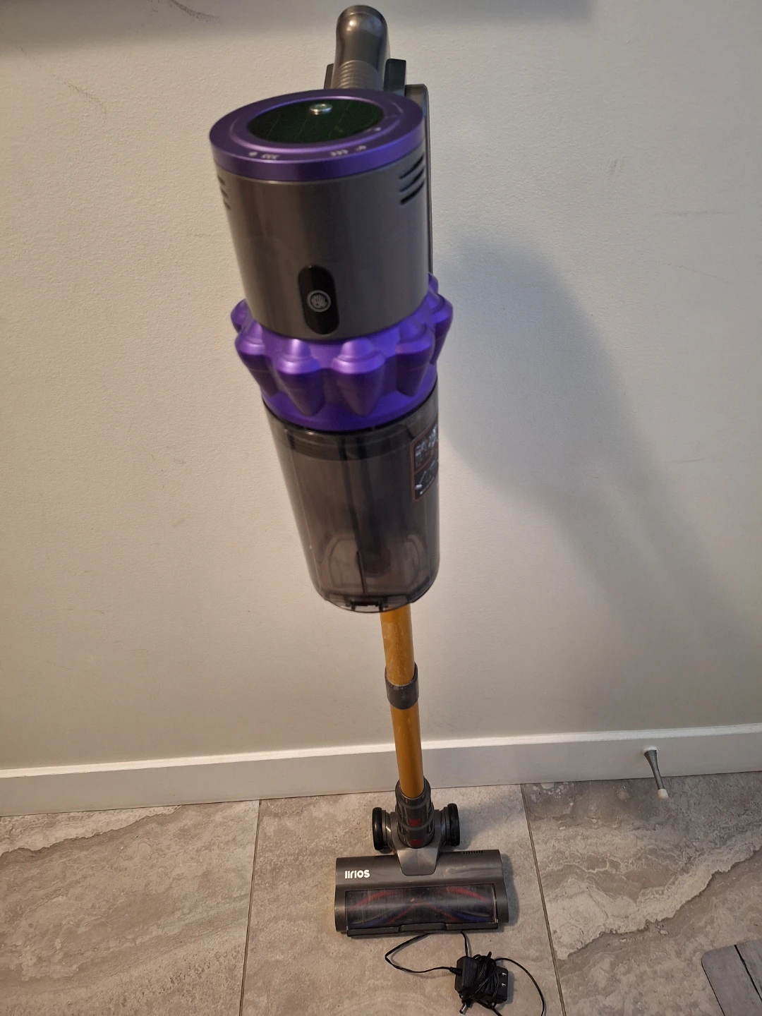 Lirios Cordless Vacuum Cleaner