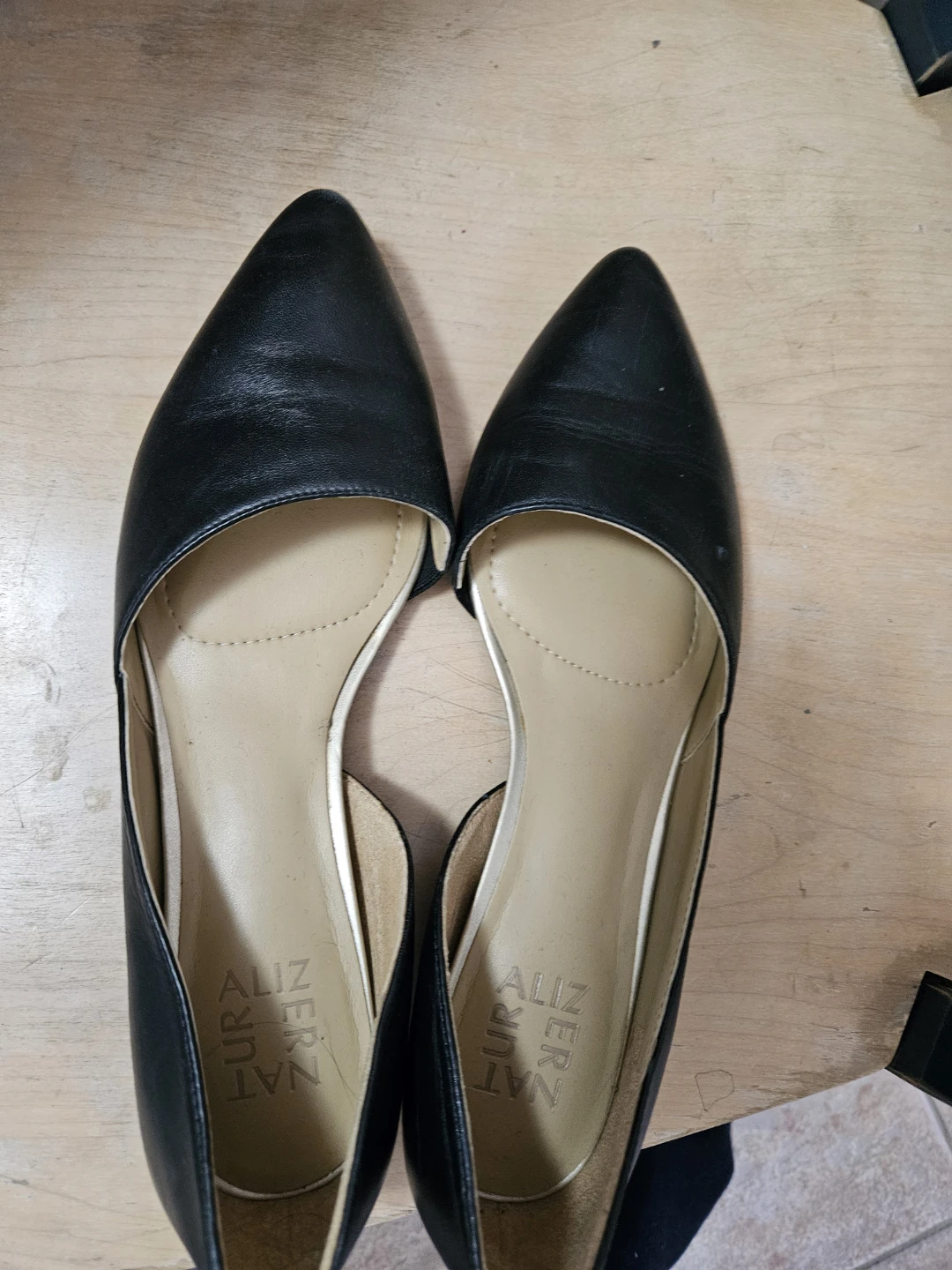 Naturalizer Black Leather Pointed Toe Flats