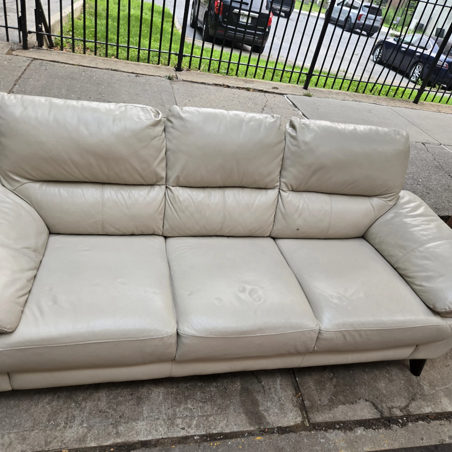 FREE Cream Leather Sofa - CURB ALERT!!! - photo 4
