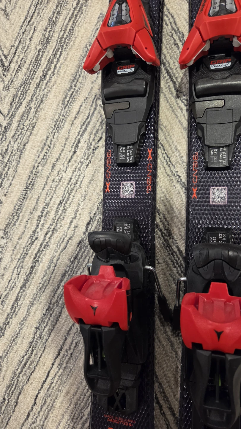 Atomic Redster Ski Package with Salomon Poles - photo 4