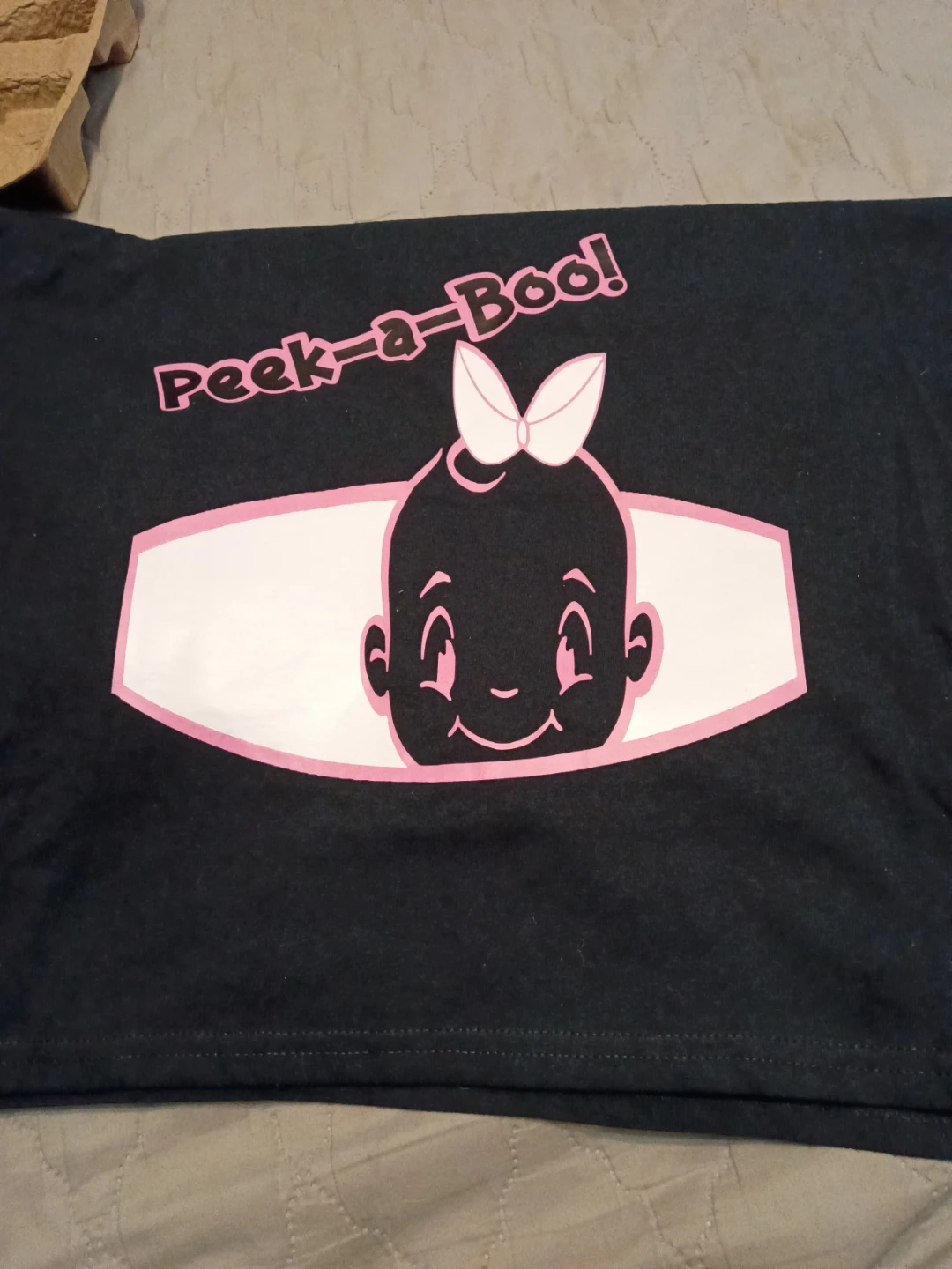 Gildan "Peek-a-Boo!" T-Shirt - photo 2
