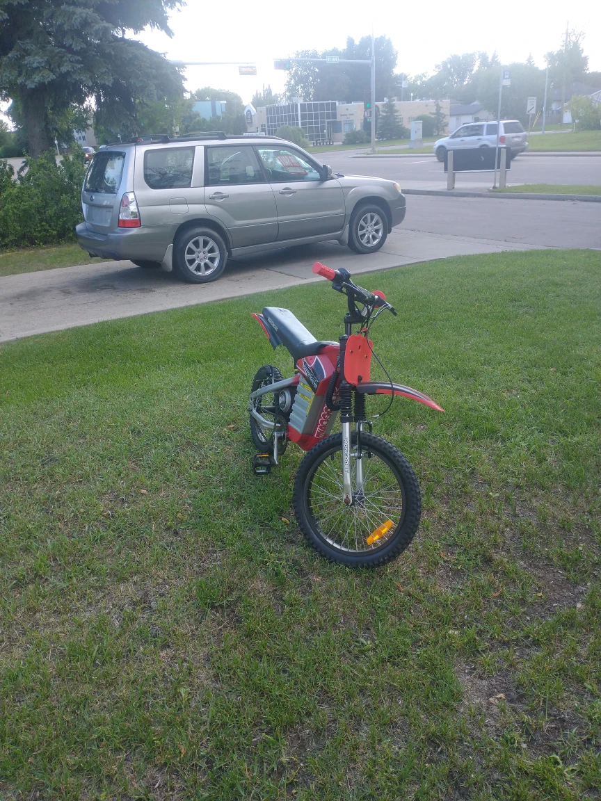 Mongoose cx 24v200 electric dirt bike - photo 2