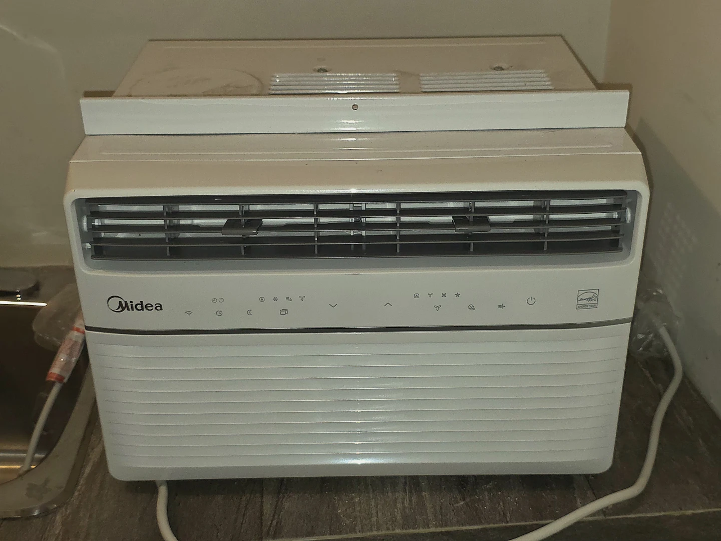 Midea Window Air Conditioner AC - photo 2