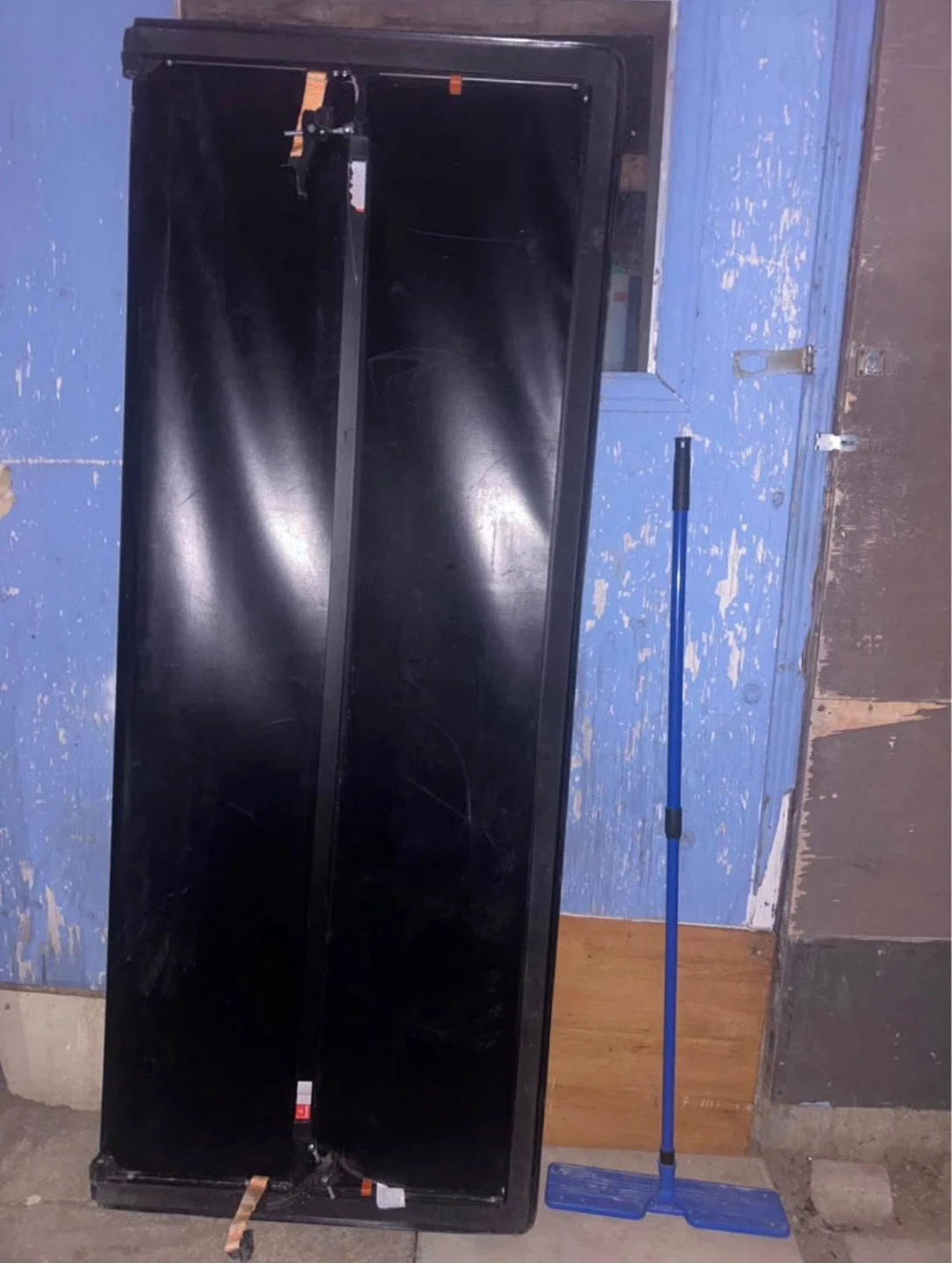 Black Retractable Truck Bed Tonneau Cover