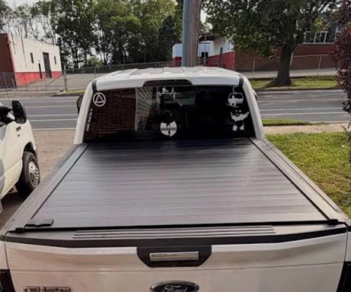 Black Retractable Truck Bed Tonneau Cover - photo 2