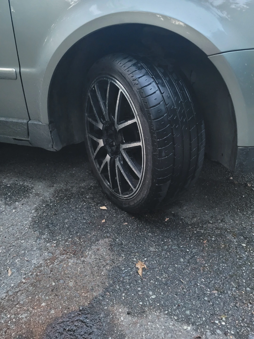 235/40ZR18 Tire