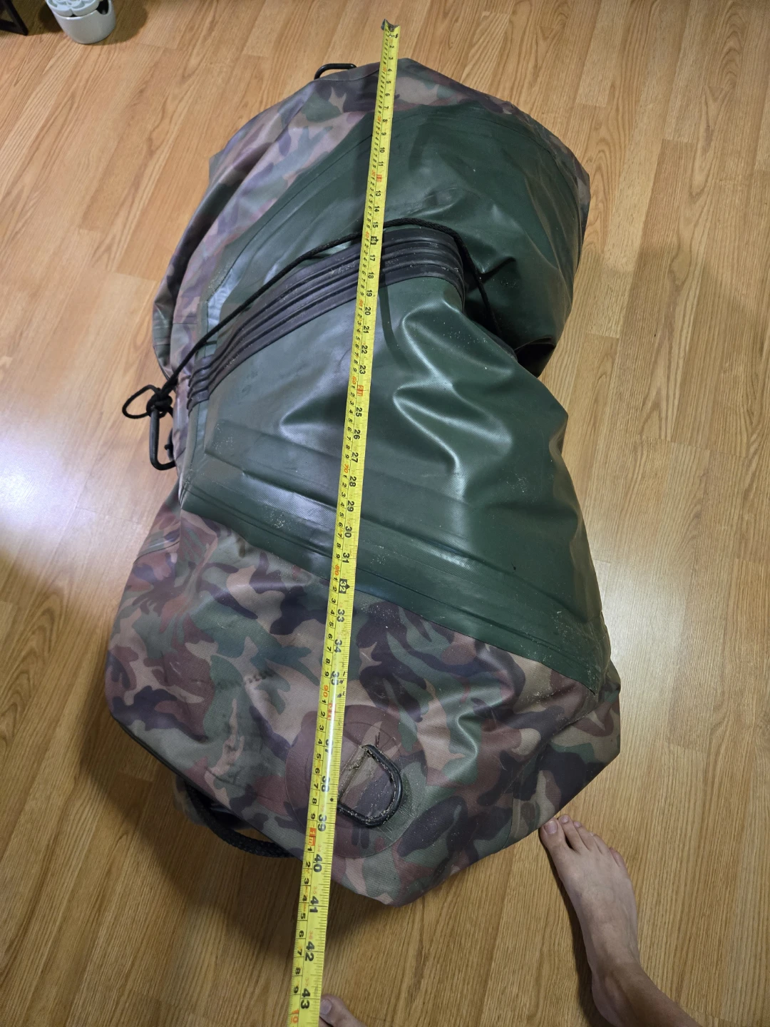 Inflatable 10 foot boat with motor and battery - photo 3