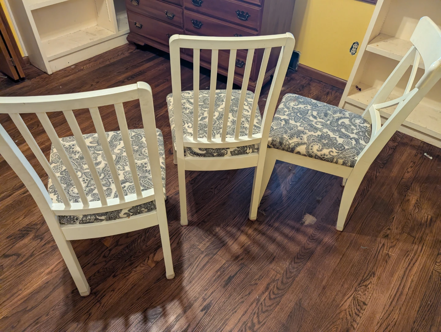 Set of 3 White Dining Chairs with Patterned Seats
