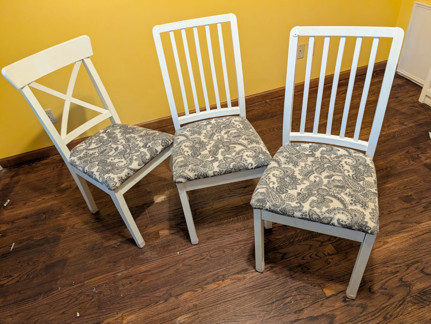 Set of 3 White Dining Chairs with Patterned Seats - photo 2