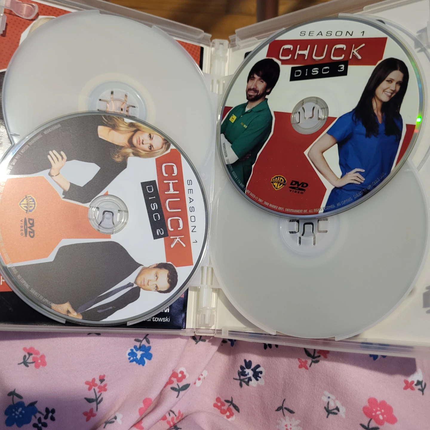 Chuck: The Complete First Season DVD - photo 4