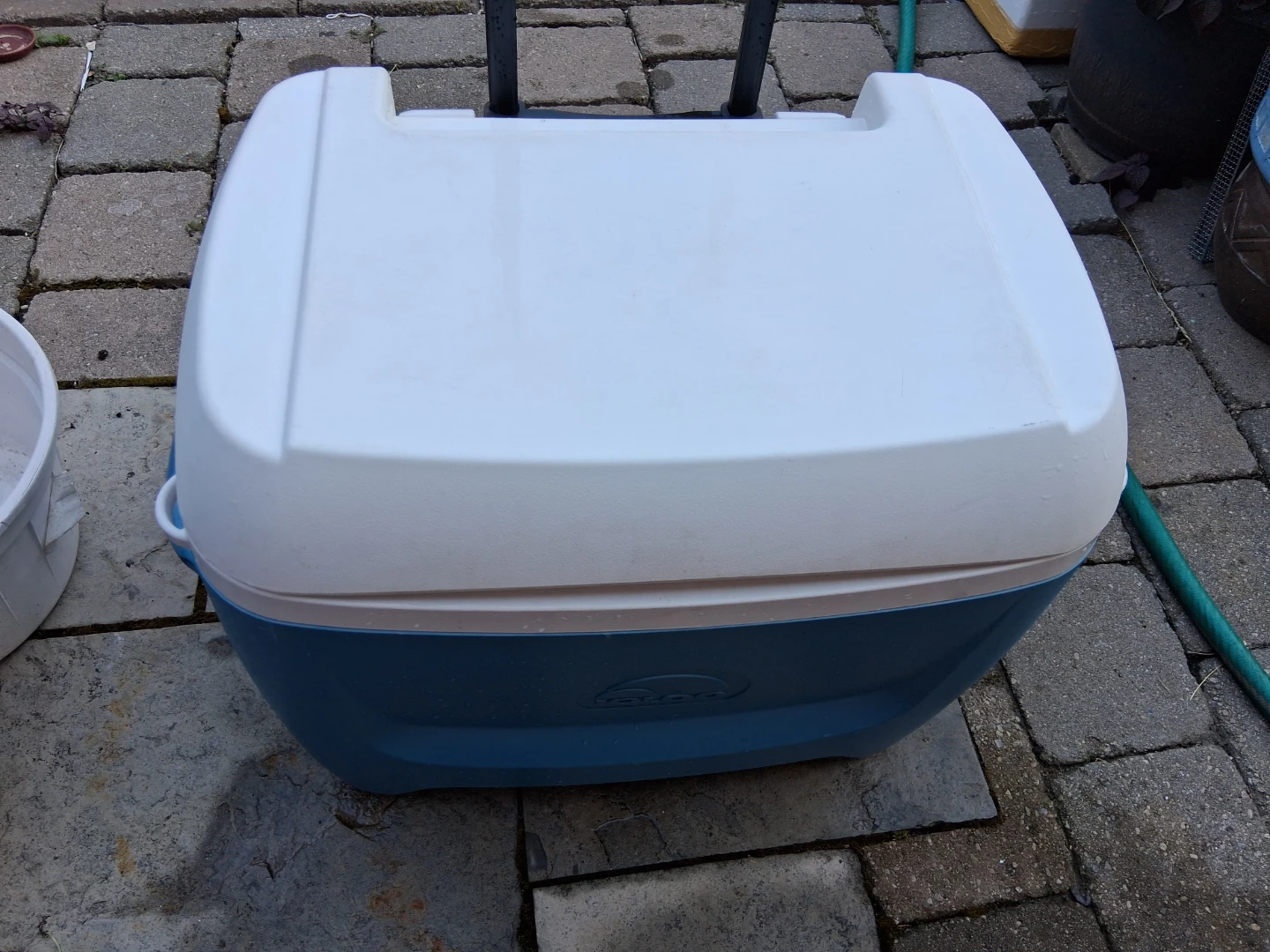 Igloo Cooler with Wheels and Handle - photo 2