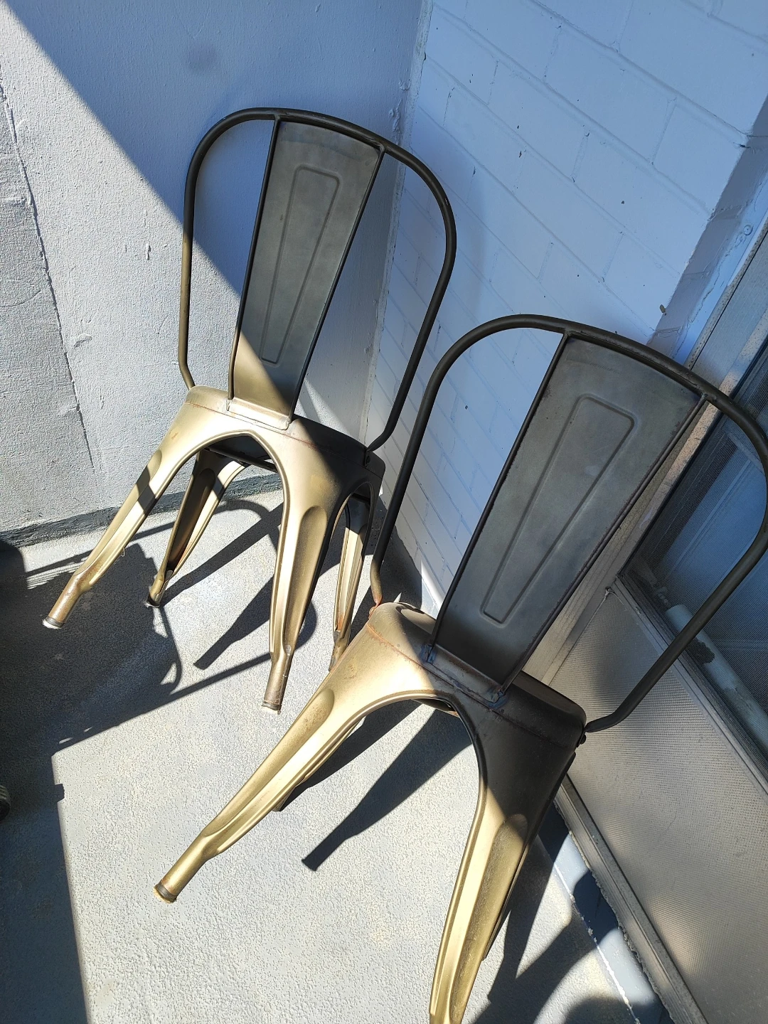Metal chairs - set of four - photo 5