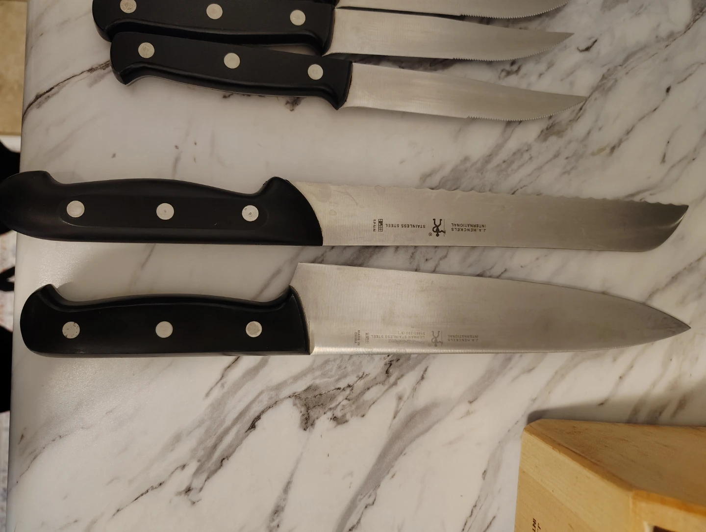 ZWILLING J.A. HENCKELS Knife Set – Excellent Condition - photo 4