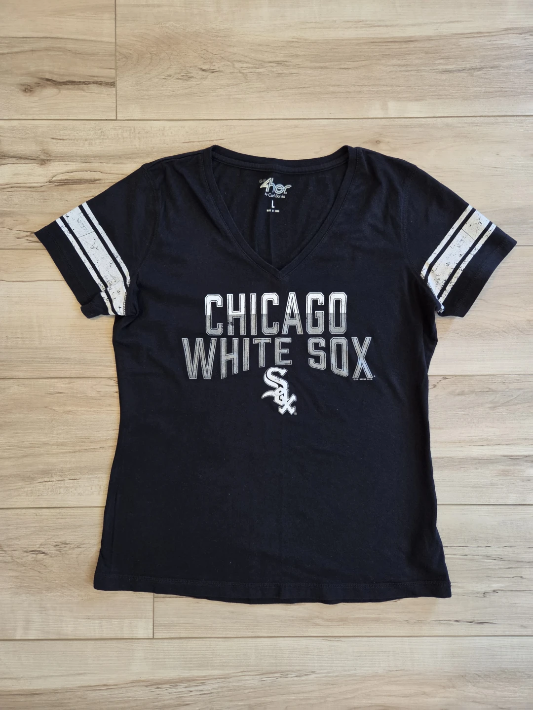 4HER Chicago White Sox Women's V-Neck T-Shirt  L
