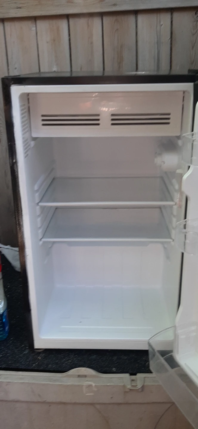 Vissani Compact Mini Fridge - photo 2