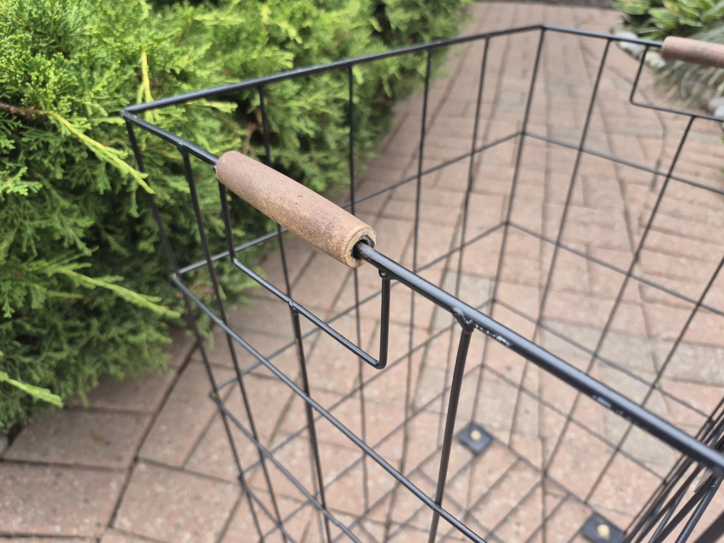 Wire Laundry Basket with Wooden Handles - photo 3