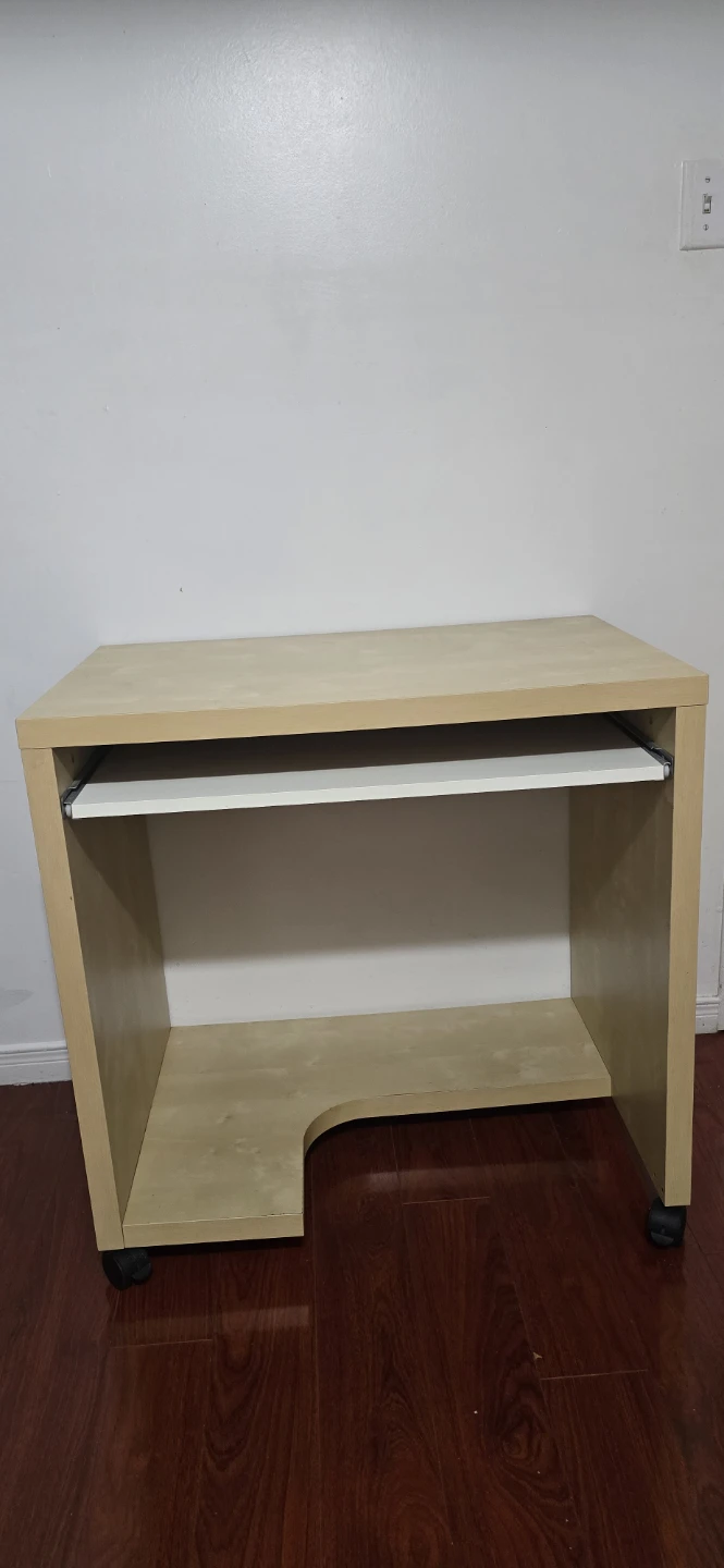 Computer Desk with Pull-Out Keyboard Tray