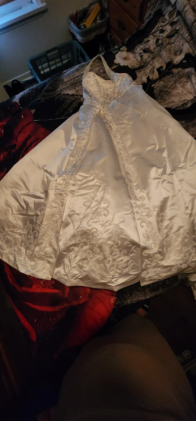 White wedding dress - photo 2
