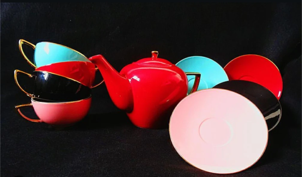 Ceramic Tea Set - 1 Teapot & 4 Cups with Saucers