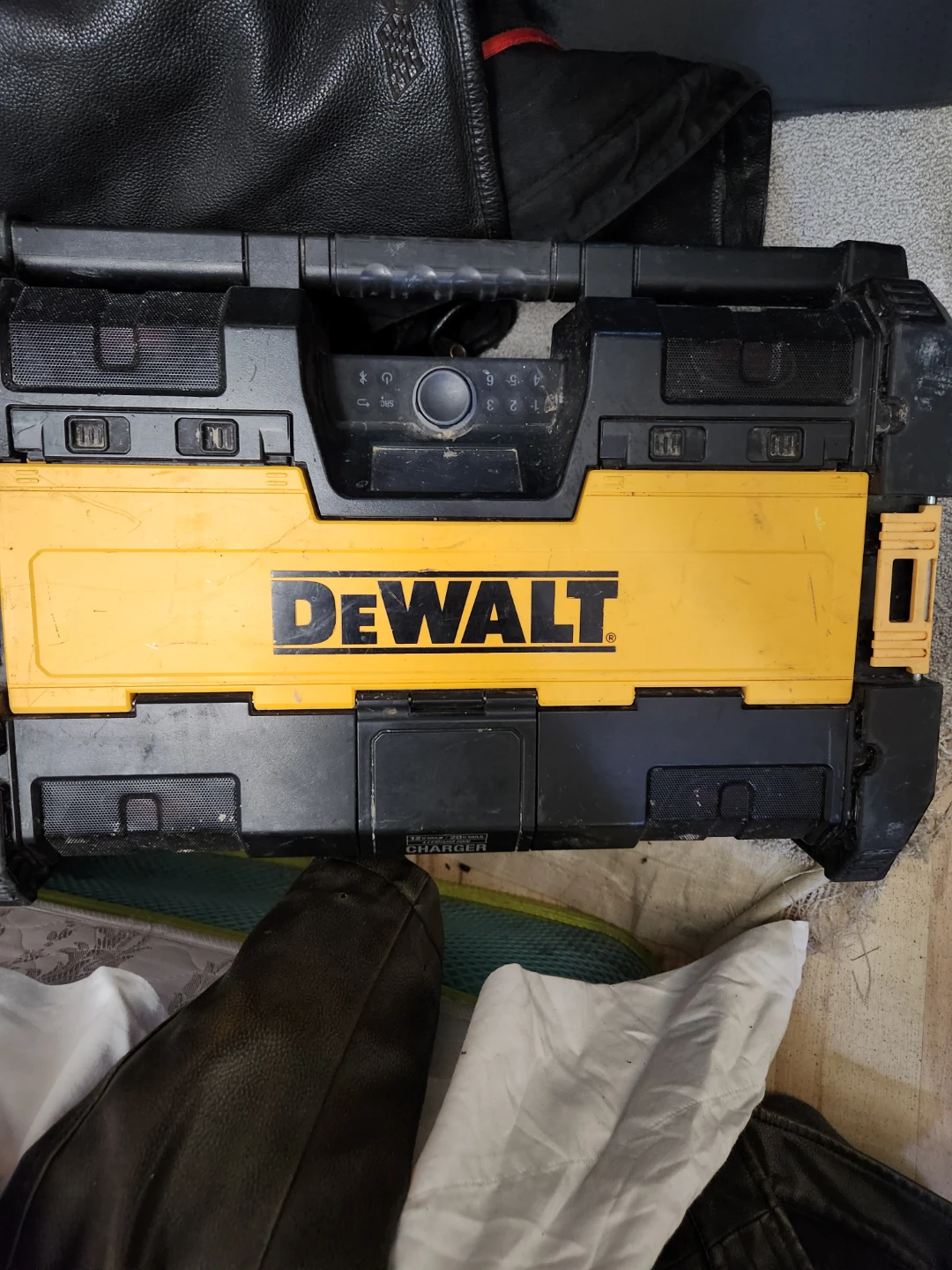 DEWALT ToughSystem 2.0 Radio & Charger - photo 2