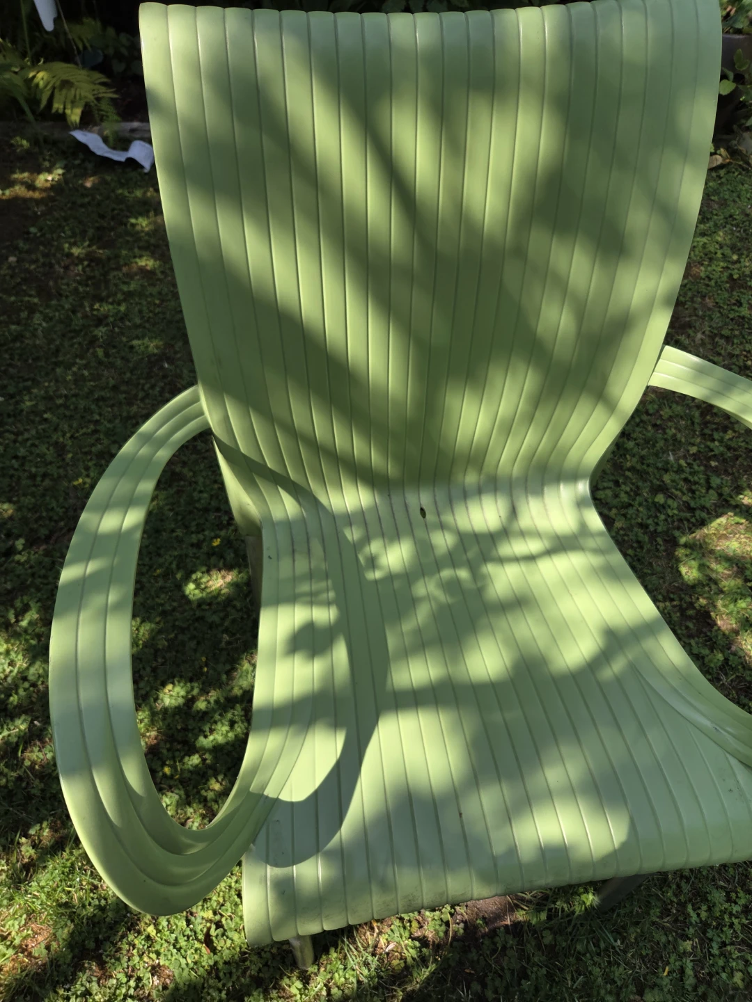 12 them Lime Green and brown Plastic Chair