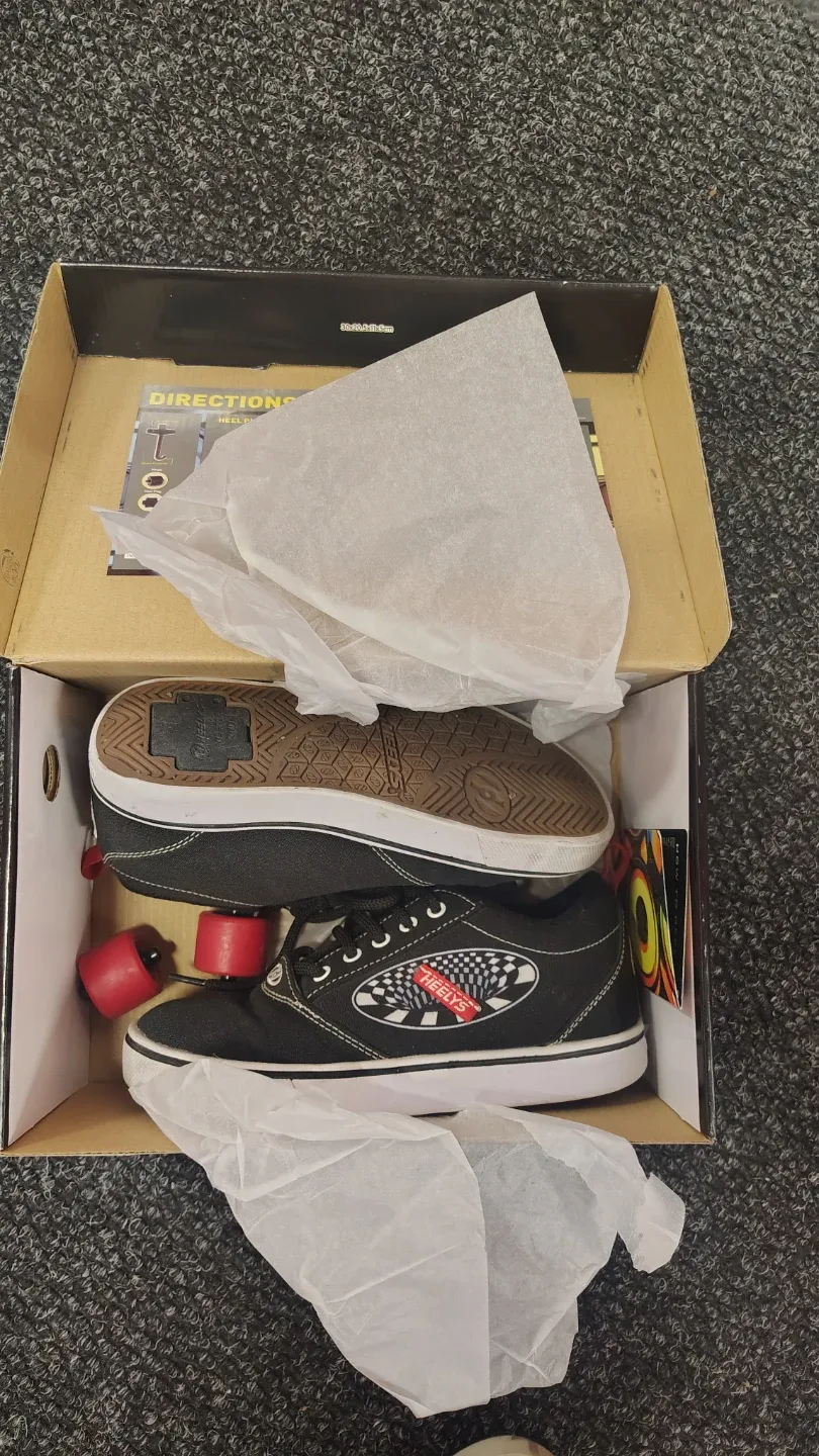 Heelys Original Wheeled Shoes size 4